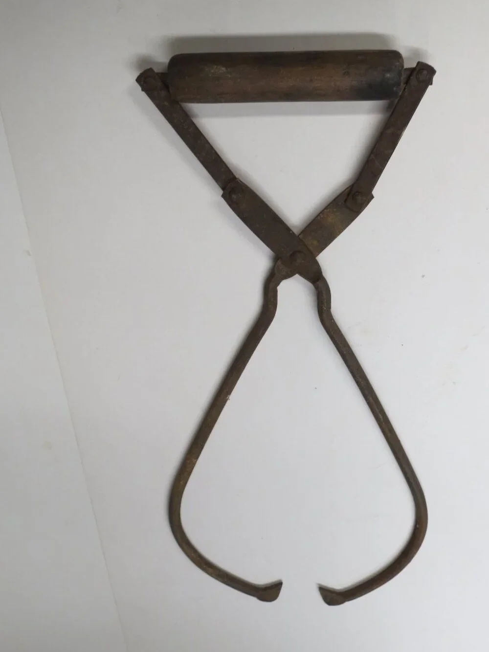 Vintage Ice Tongs Cast Iron, 1940s Rustic Farm & Industrial Tools